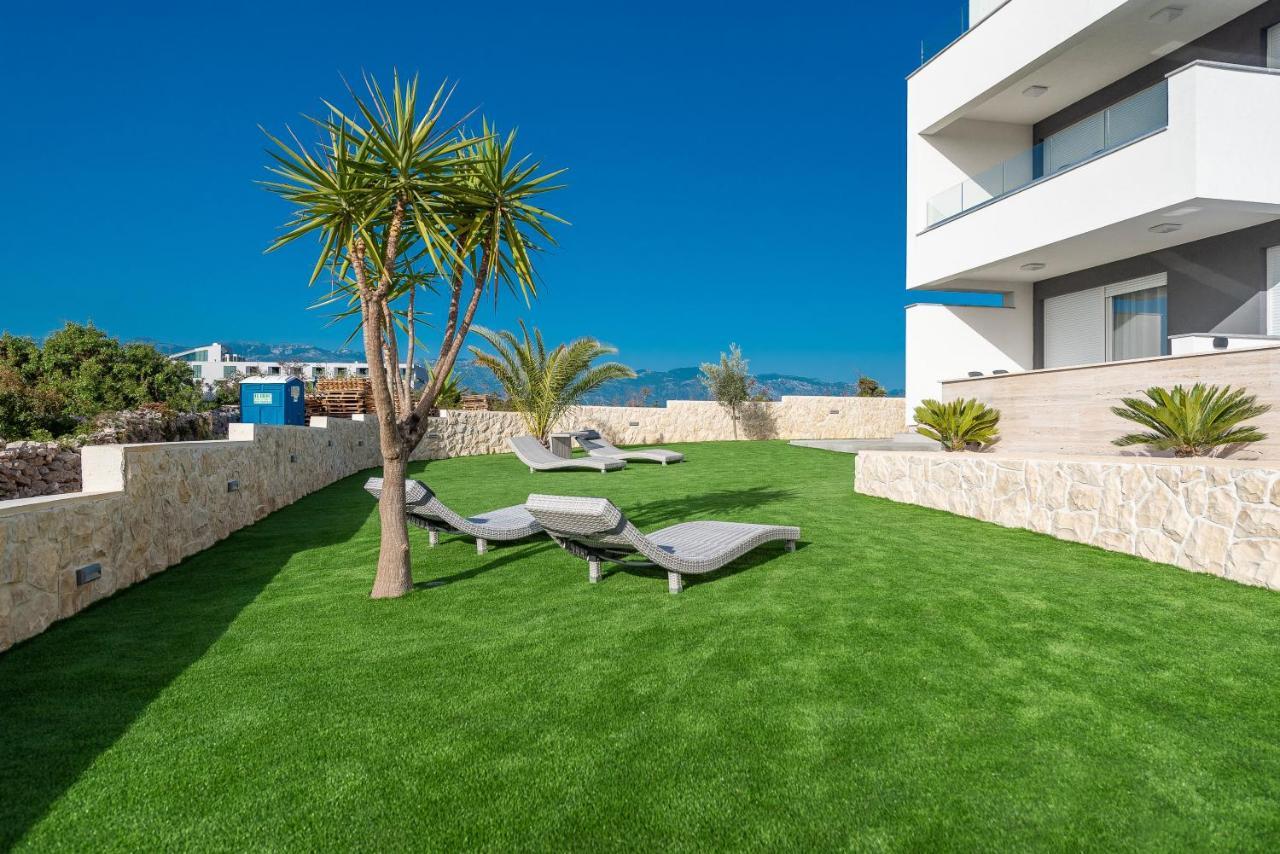Apartments & Rooms Pool Villas Maris Novalja Eksteriør bilde
