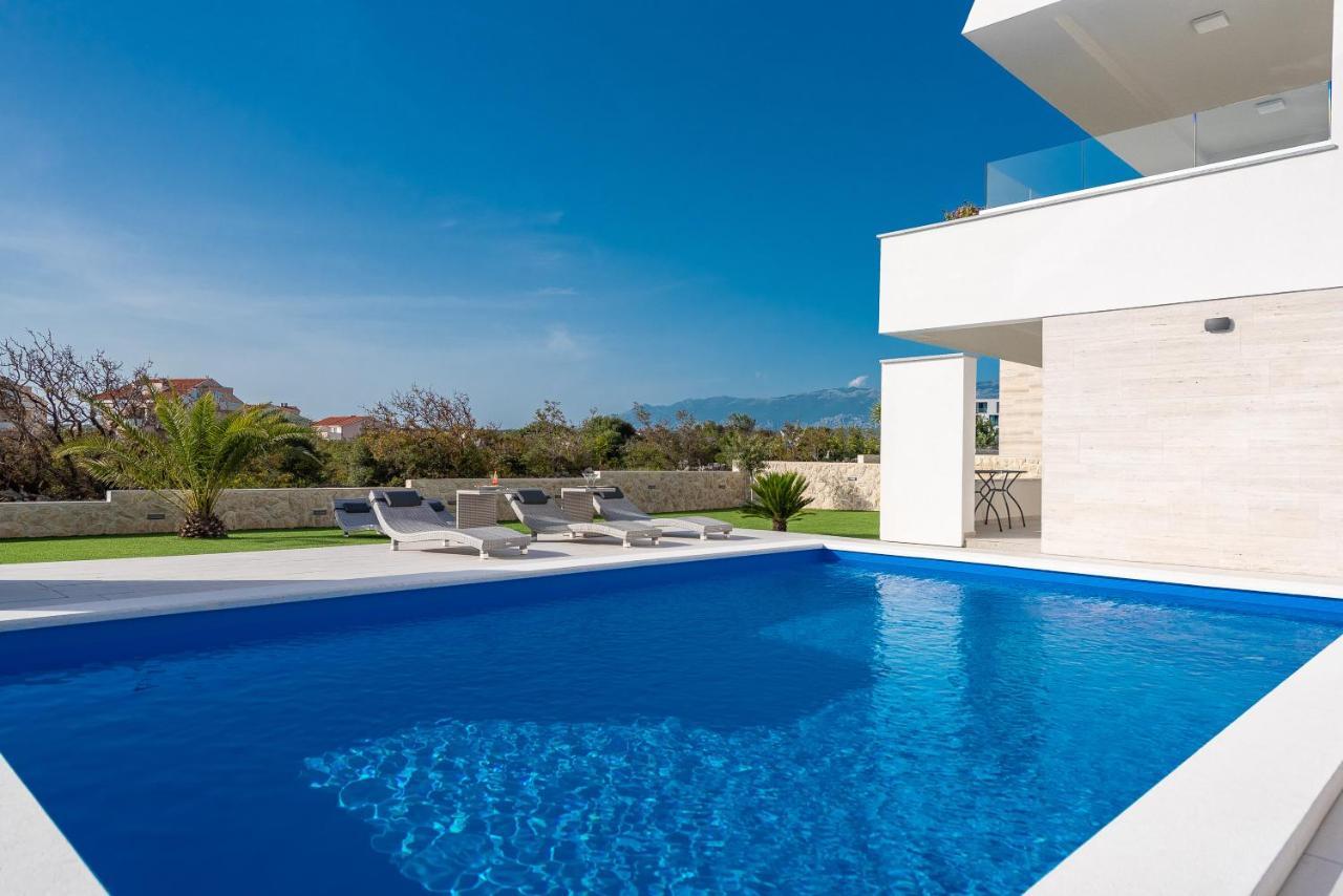 Apartments & Rooms Pool Villas Maris Novalja Eksteriør bilde