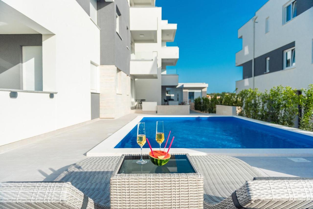 Apartments & Rooms Pool Villas Maris Novalja Eksteriør bilde